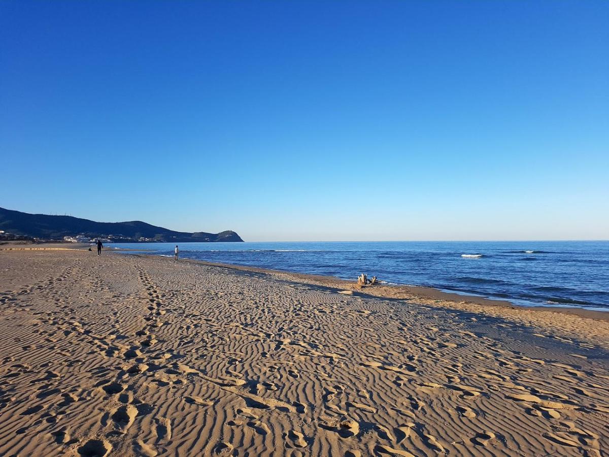Piso Centrico Y A Pie De Playa. Apartment Мартил Екстериор снимка